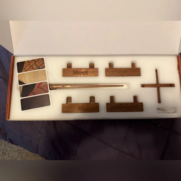 Official Taylor Swift Midnights Clock Set for Vinyls - Picture 3 of 4